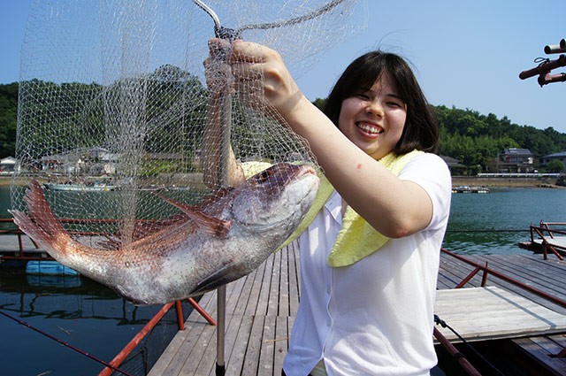 「うれしい!タイ釣れたよ~」。